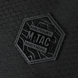 Lähikuva kuusikulmaisesta logosta M-Tac Sphaera Hex Hardsling Bag Large Elitessä mustalla taustalla.