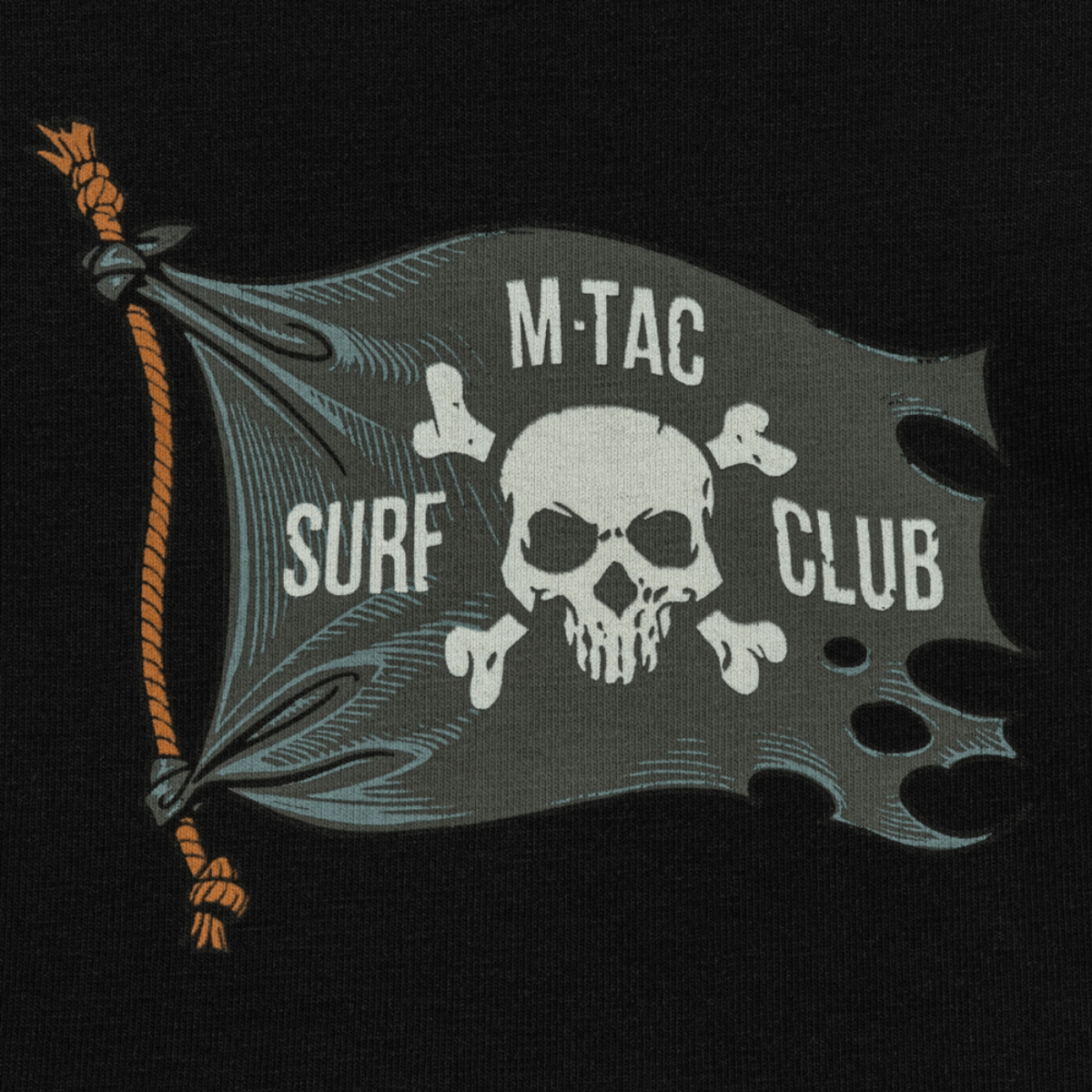 M-Tac T-Shirt Surf Club kuva pääkallosta ja lipuista, innoittajana klassiset sotafilmit ja surffaus; musta tausta.