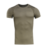 M-Tac T-Shirt Sweat-Wicking Athletic Gen.II korkeateknologisesta polyesteristä, ihanteellinen juoksuun ja harjoitteluun. Anatominen istuvuus ja kosteutta siirtävä.