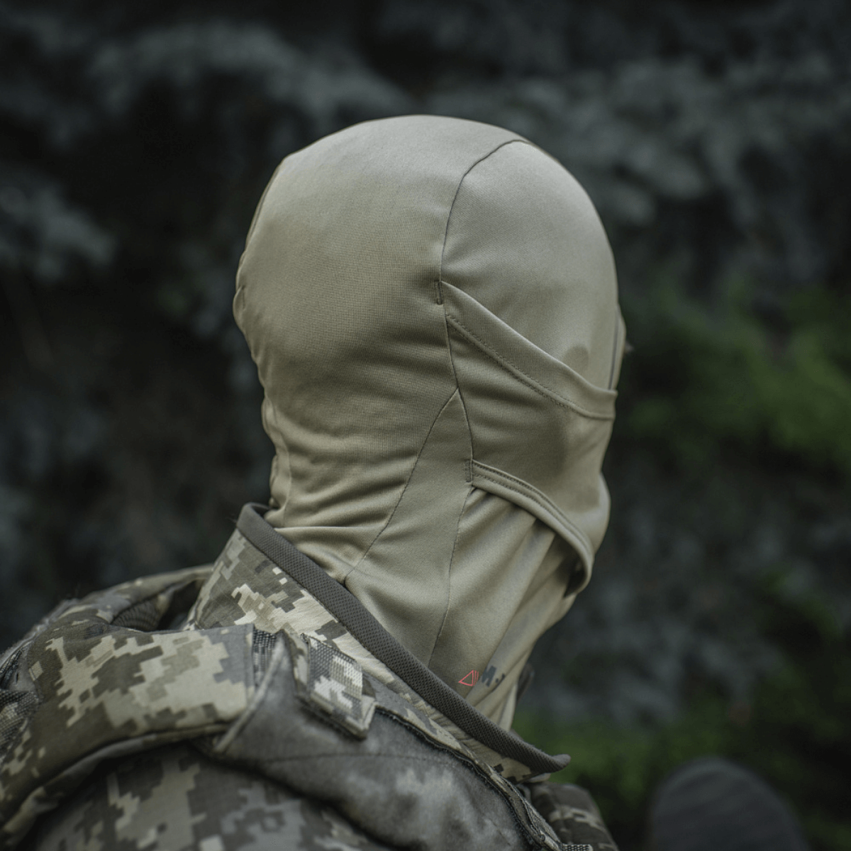 M-Tac Sweater-Ninja-Balaclava Premium ulkoaktiviteetteihin, valmistettu Polartec® Power Dry -materiaalista, käytetään kypärän alla mukavuuden vuoksi