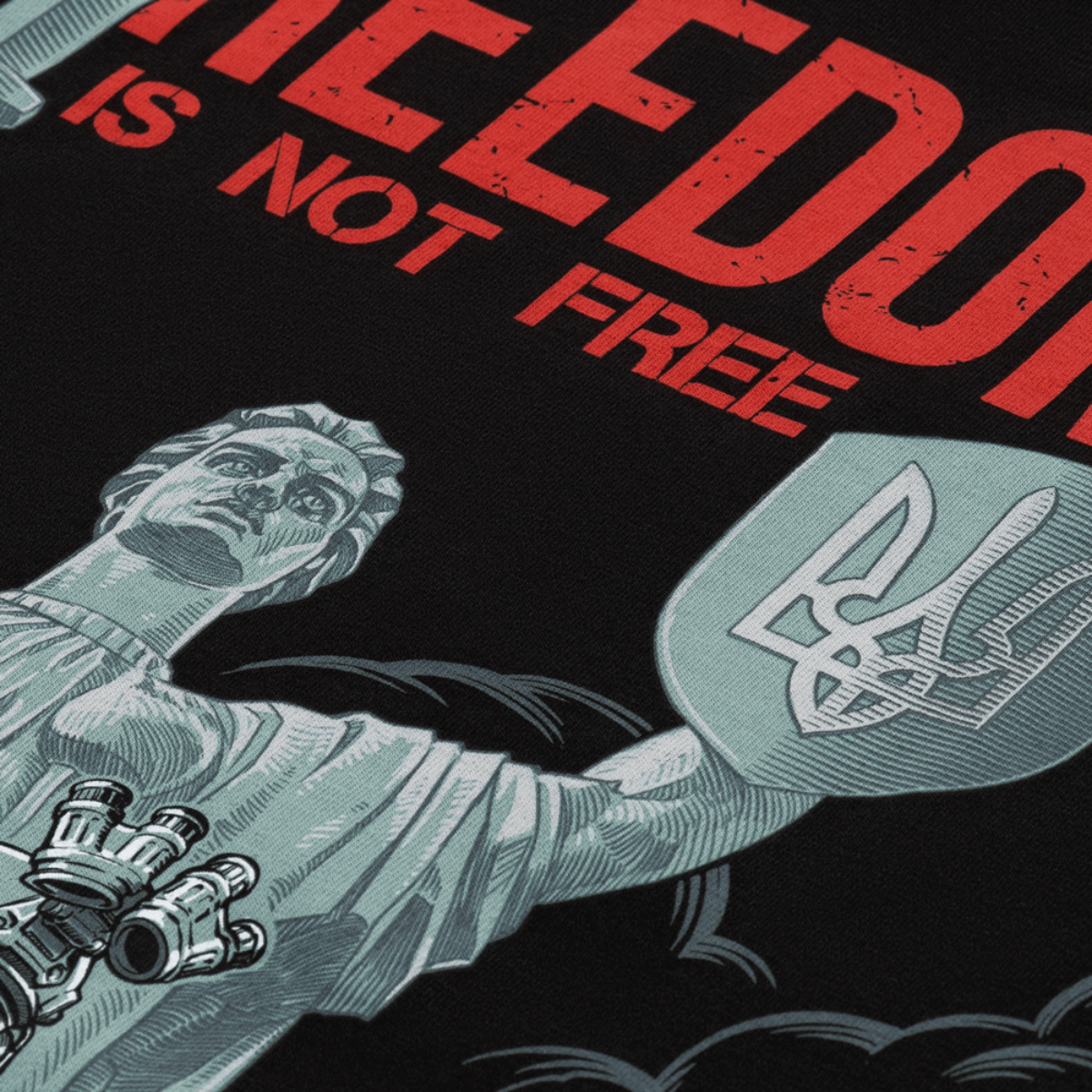 M-Tac T-Shirt Freedom printissä ukrainalainen sotilas ja vastarintasymbolit; kilpi ja miekka suojan ja vapauden symboleina.