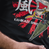 M-Tac T-Shirt Kamikaze Spirit tyylitellyllä pääkallolla ja japanilaisella "Hinomaru"-auringonlipulla, suunniteltu FPV-operaattoreille.