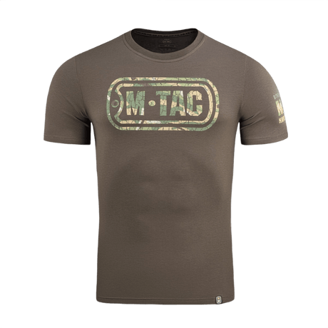 M-Tac T-Shirt Logo modernissa maastokuviossa, ikoninen logo ja slogan 'Born by Revolution – Hardened by War' hihassa.