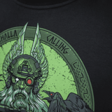 M-Tac T-Shirt Night Vision Odin-printillä, modernilla taisteluvarustuksella, NVG-kypärällä, Hugin ja Munin sekä teksti 'Valhalla Calling' mustalla taustalla.