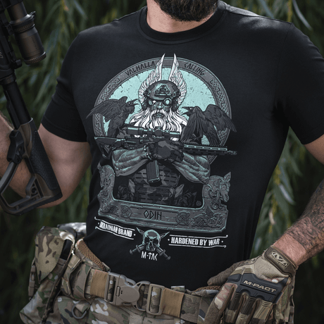 M-Tac T-Shirt Odin Mystery Odin-, Hugin- ja Munin-printillä, pohjoismaisesta mytologiasta inspiroitu musta miesten lyhythihainen paita.