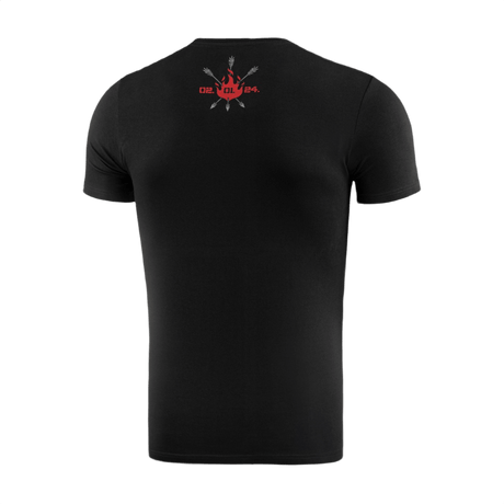 M-Tac T-Shirt Phoenixin takapuoli liekeillä, ristikkäisillä nuolilla ja päivämäärällä 02.01.24, symboloi uudelleensyntymää ja voimaa.
