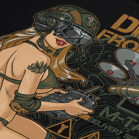 M-Tac T-Shirt Delivery Service, Pin-Up-malli, jossa tyttö FPV-laseissa ohjaamassa dronea, amerikkalaisen pin-up-kulttuurin innoittama.