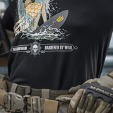 M-Tac T-Shirt Surf Club surffikohtauskuvio ja erikoisoperaattorin symboliikka, painettu pehmeälle puuvillalle.