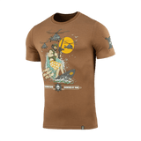 M-Tac T-Shirt Surf Club ikoninen painatus: erikoisjoukkojen sotilas surffilaudalla, helikopterit taustalla; ruskea väri.