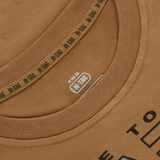 Yksityiskohta M-Tac T-shirt UA Side -paidasta printillä, vaaleanruskea, valmistettu 93% puuvillaa ja 7% elastaania mukavuutta ja kestävyyttä varten