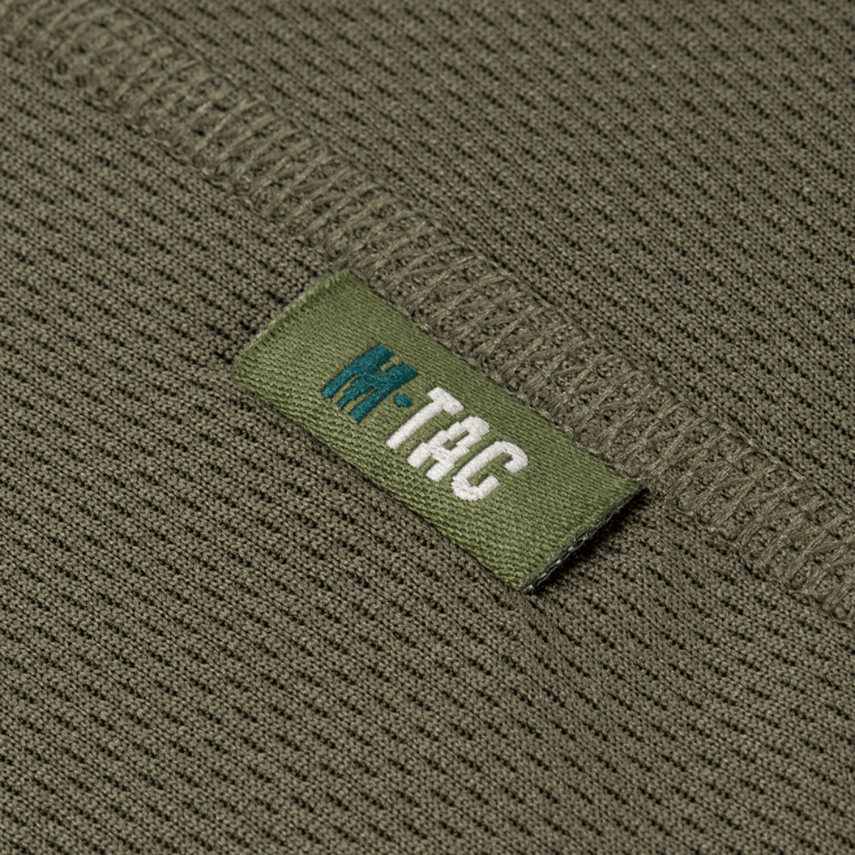 M-Tac Tactical Sweat-Wicking T-Shirt Summer etiketti, 100% polyesteri, oliivinvihreä, litteät saumat, hikiä siirtävä ja nopeasti kuivuva.