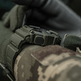 M-Tac Tactical Ur med Kompas 2233 kestävä muotoilu ulko- ja taktiseen käyttöön, kompassi, LED-taustavalo ja hälytykset.