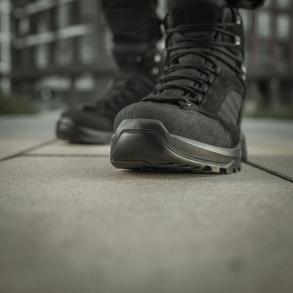 Lähikuva M-Tac Taktiske Demi-Season Støvler Pro Line -kengästä, kestävä suede- ja Cordura sekä Vibram-pohja taktisiin tarkoituksiin.
