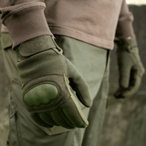 M-Tac Assault Tactical Mk.3, vahvistettu kämmen ja velcro, suunniteltu aseenkäyttöön ja käyttäjäystävälliseen istuvuuteen.