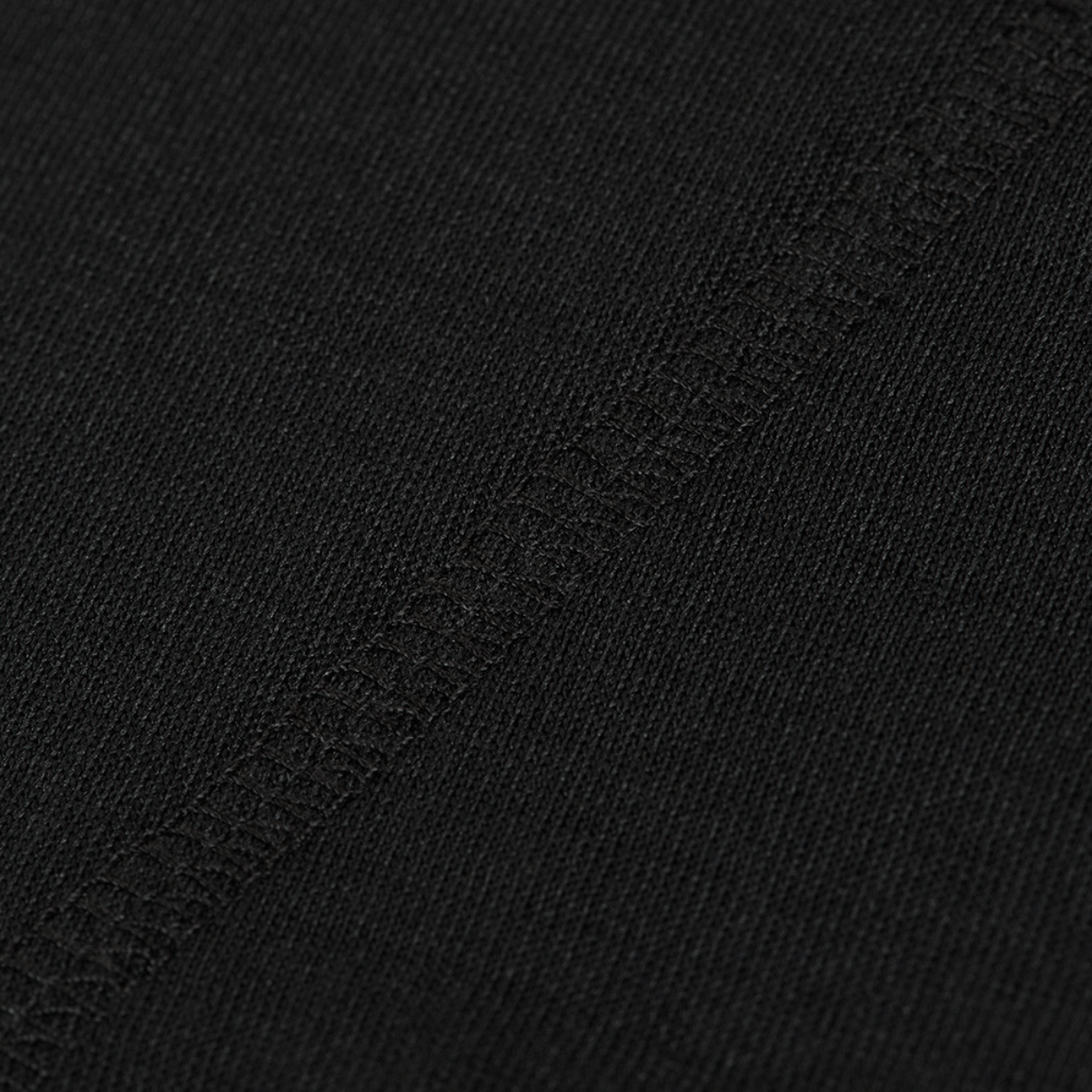 Lähikuva M-Tac Thermal Fleece Shirt Delta Level 2 Lady mustasta polyesterikankaasta, ompeleet ja laatu näkyvissä.