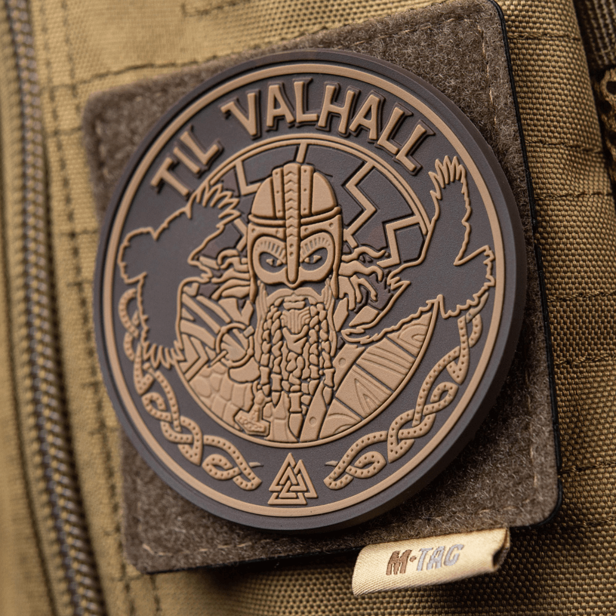 M-Tac Patch Til Valhall PVC 3D-muotoilulla, kunnioittaa norjalaisia sotilaita Claes Joachim Olsonin innoittamana, Velcro-kiinnitys, halkaisija 80 mm.