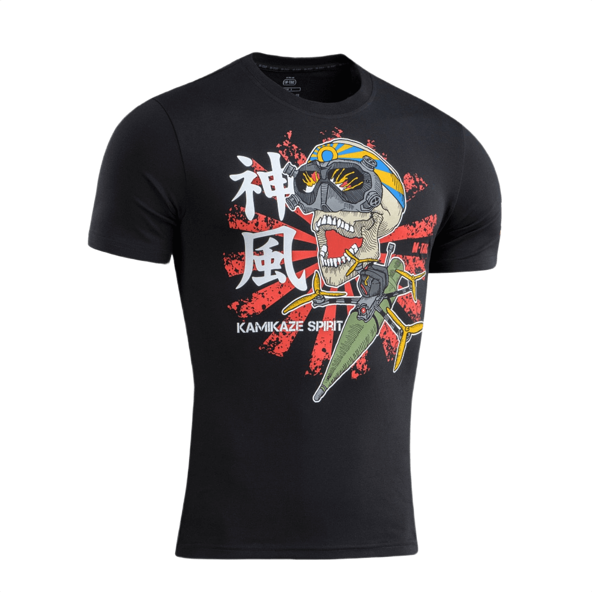M-Tac T-Shirt Kamikaze Spirit, musta, tyylitelty pääkallokuvio ja FPV-lasit japanilaisen aurinkolipun edessä. 93% puuvillaa, 7% elastaania.