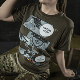 M-Tac T-Shirt Comics Drone Girl en comic-tyylinen print, jossa FPV-pilotti symboloi voimaa ja tehokkuutta luovassa designissa.