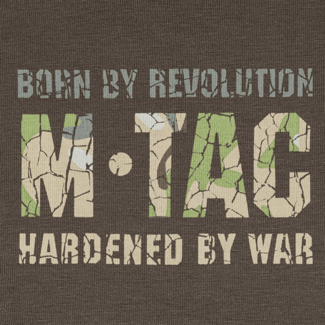M-Tac T-Shirt Logo Long Sleeve sloganilla 'Born by Revolution – Hardened by War' ja maastokuvioinnilla.