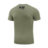 M-Tac T-Shirt Mole oliivinvihreänä humoristisella sniperi-painatuksella ja symboleilla selässä, korostaa omistautumista ja tarkkuutta. Mukava puuvillaseos.
