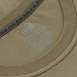 M-Tac T-Shirt Motanka lähikuva kauluksesta ja merkinnöistä, korostaa kulttuuriperintöä ja laatumateriaaleja, valmistettu Ukrainassa.
