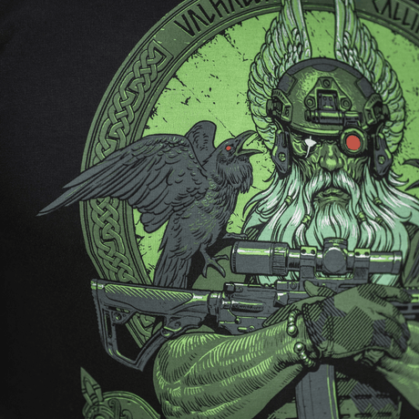 M-Tac T-Shirt Night Vision Odin-printillä taisteluvarusteissa ja NVG-kypärässä, korpit Hugin ja Munin ja teksti 'Valhalla Calling'.