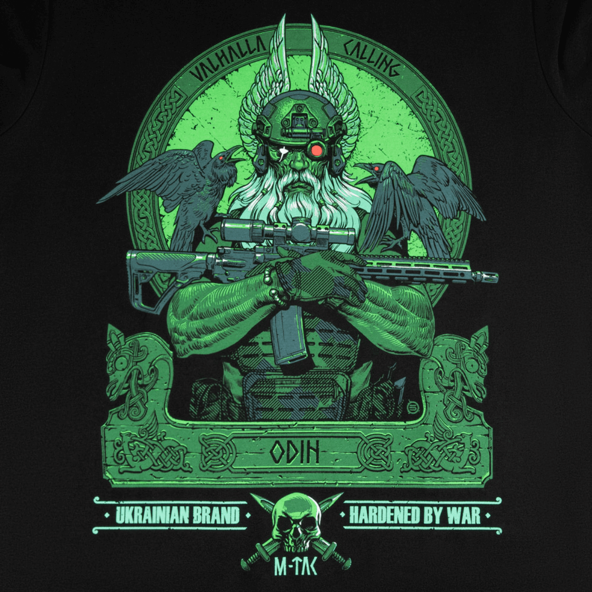 M-Tac T-Shirt Night Vision Odin modernissa taisteluvarustuksessa korppien Hugin ja Munin kanssa ja teksti 'Valhalla Calling'.