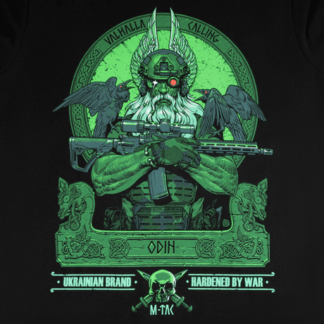 M-Tac T-Shirt Night Vision Odin modernissa taisteluvarustuksessa korppien Hugin ja Munin kanssa ja teksti 'Valhalla Calling'.