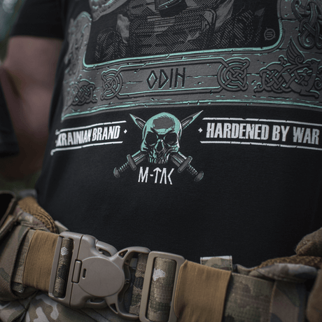 M-Tac T-Shirt Odin Mystery ainutlaatuisella Odin-printillä, korpit Hugin ja Munin ja teksti 'Valhalla Calling'. Mukava puuvillasekoite.