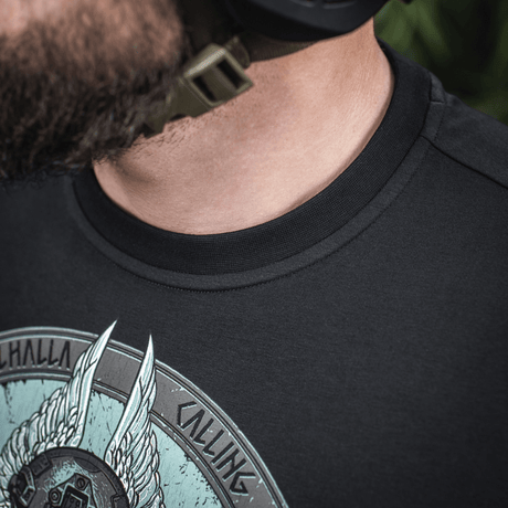 M-Tac T-Shirt Odin Mystery Odin-printillä ja 'Valhalla Calling' -tekstillä.