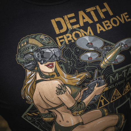 M-Tac T-Shirt Delivery Service Pin-up-tytön ja dronen printillä, inspiroitunut toisen maailmansodan amerikkalaisesta Pin-up-kulttuurista, 'Death from Above' -design.