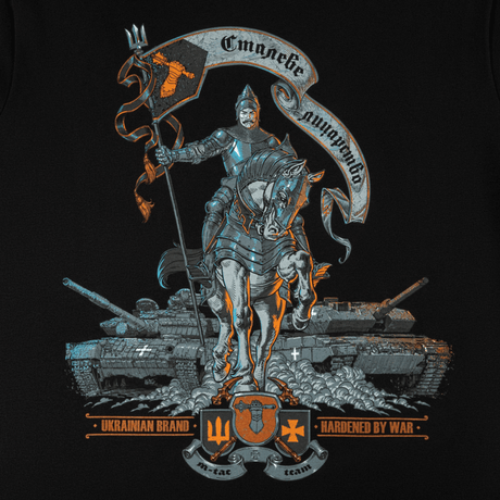M-Tac T-Shirt Steel Knight, ritari ja modernit panssarivaunut, symboli ukrainalaiselle voimalle ja rohkeudelle, valkoiset ristit ja tridentti-embleemi.