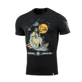 M-Tac T-Shirt Surf Club sotilasta surffilaudalla ja helikoptereita kuvaavalla kuviolla, innoittajana ukrainalaiset erikoisoperaatiot ja surffikohtaukset.