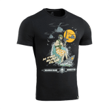 M-Tac T-Shirt Surf Club sotilas surffilaudalla -teema, 93% puuvillaa, 7% elastaania, premium MagnaColours®-painatus.