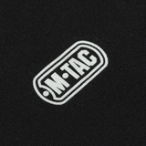 Heijastava M-Tac-logo mustassa M-Tac T-paita Ultra Light Polartec -paidassa harjoitteluun ja ulkoiluun.