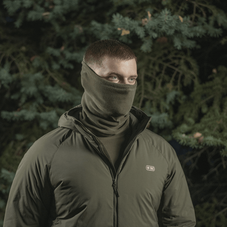 M-Tac Tube Scarf Polartec käytetty kasvomaskina luonnossa, monikäyttöinen ulkoiluun kylminä kausina.
