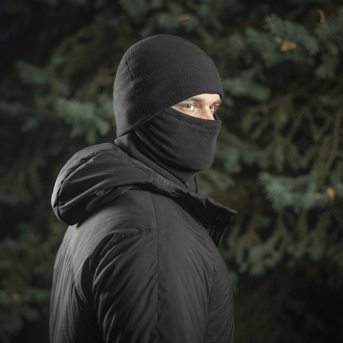 M-Tac Tube Scarf Polartec käytössä, suojaa tuulelta ja kylmyydeltä, sopii metsästykseen ja ulkoiluun, kevyt ja tilaa säästävä.