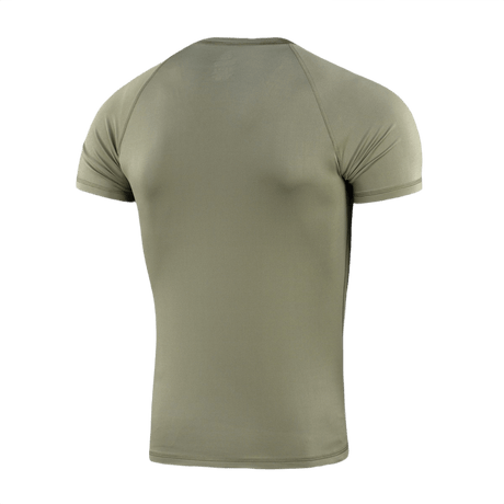 M-Tac T-paita Ultra Light Polartec takaa kuvattuna vihreänä, ihanteellinen harjoitteluun ja arkeen. Valmistettu kevyestä Power Dry® -materiaalista, heijastava logo.