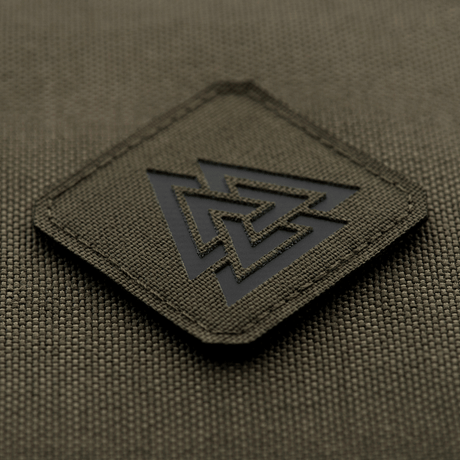 M-Tac Patch Valknut Laser Cut Odin symbol tummalla taustalla.