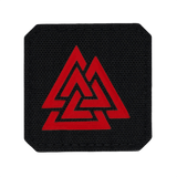 M-Tac Patch Valknut Laser Cut Odin symbol mustalla taustalla ja punaisella symbolilla.