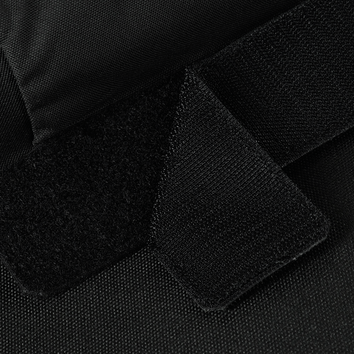 Lähikuva M-Tac Horizontal Medical Pouch ROLL Elite: irrotettava tarrapanta ja Cordura 500D.