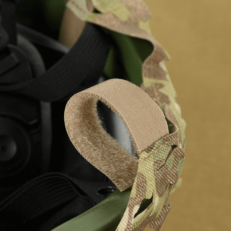 M‑Tac Vilha Hjelmcover Elite Velcro-paneelilla ja MULTICAM-camolla FAST-kypärille, suunniteltu suojaamaan likaa ja kulumista vastaan.