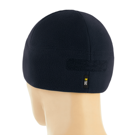 M-Tac Watch Cap Elite Fleece Beanie Hat Velcro, musta fleece Velcro-paneelilla takaapäin nähtynä. Täydellinen kylmään säähän ja taktiseen käyttöön.