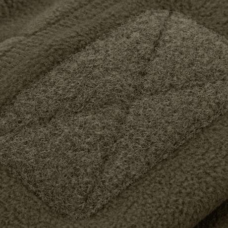 M-Tac Watch Cap Elite Fleece Beanie Hat Velcro, yksityiskohta fleecen rakenteesta ja Velcro-paneelista, täydellinen taktiseen ja kylmään säähän.