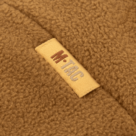 M-Tac Watch Cap Elite Fleece Beanie Hat ruskeassa fleecessä logolla, ihanteellinen taktiseen, ulko- tai talvikäyttöön, lämmin ja tuulenpitävä pipo
