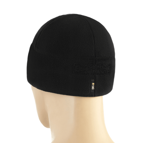 M-Tac Watch Cap Elite Fleece Beanie Hat Velcro taktiseen käyttöön, fleece-materiaalia, hyvä kulutuskestävyys. Musta pipo mannekiinilla. Täydellinen kylmään säähän.