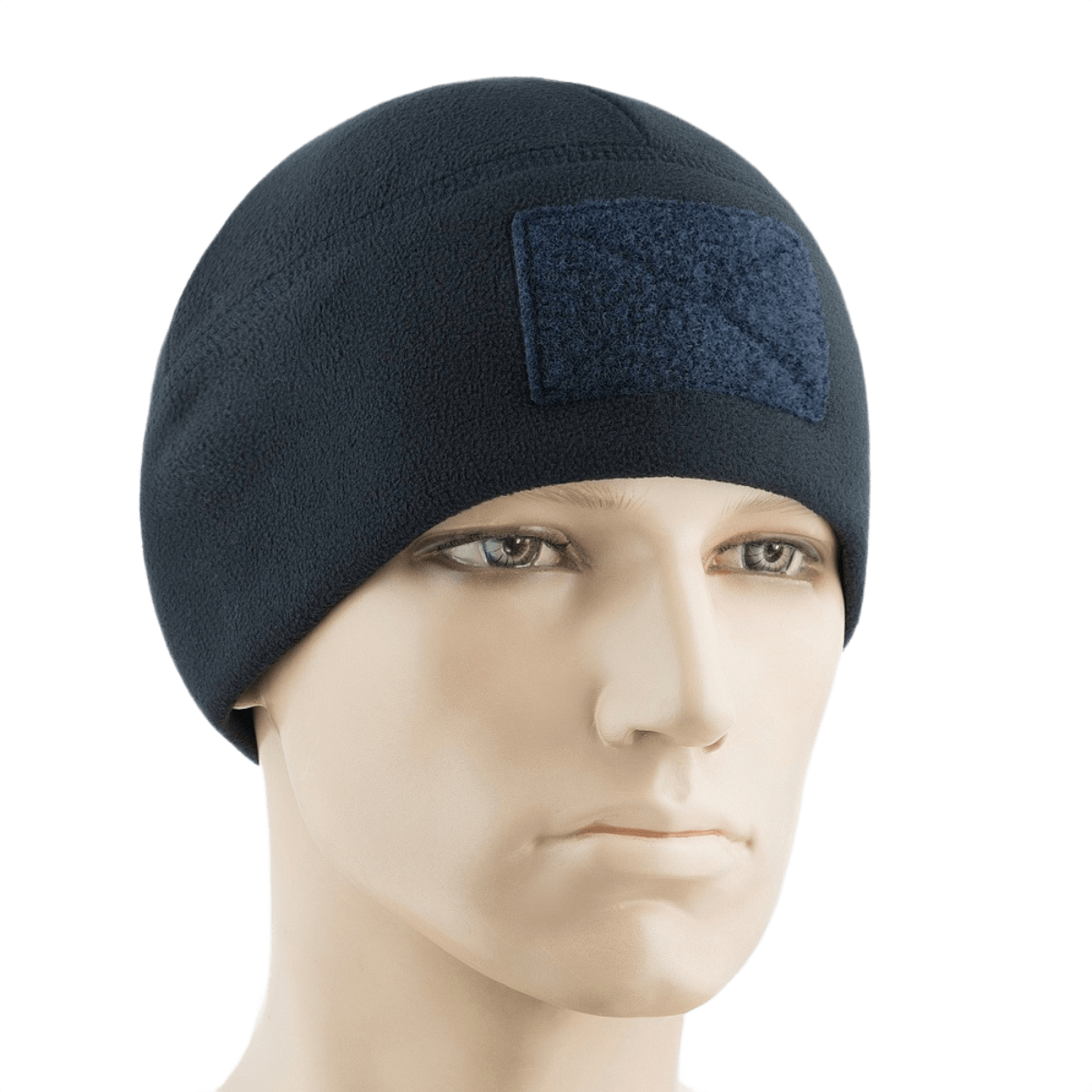 M-Tac Fleece Tactical Watch Cap Beanie m. Patch Panel päällä mallin päässä, kevyt ja lämmin pipo kylmiin olosuhteisiin, sopii taktiseen käyttöön.