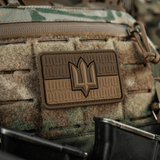 M-Tac-tarra Ukraine Flag ZSU Trident PVC maastotaustalla, edustaa Ukrainan ylpeyttä ja perinteitä