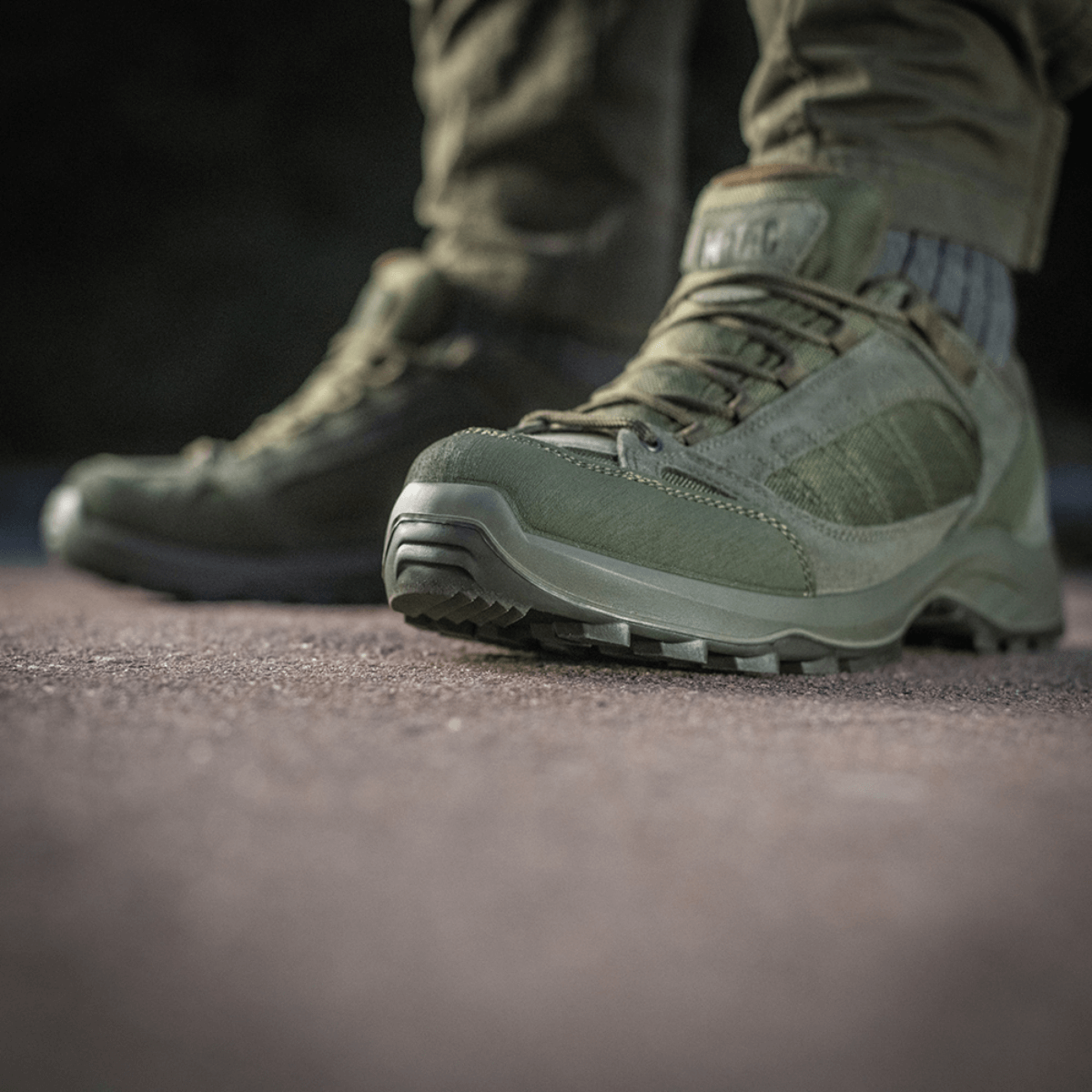 Tactical Sneakers Demi-Season – kevyt ja kulutusta kestävä retkeily- ja ulkoilukenkä, moderni muotoilu ja kumavahvistus.