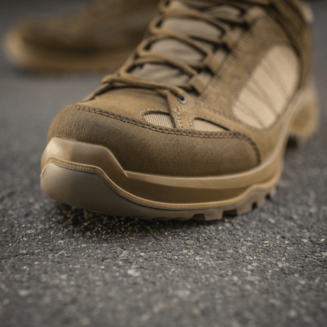 Lähikuva M-Tac Sneakers Tactical Demi-Season Pro Line -mallista, jossa suede- ja Cordura-päällinen sekä patentoitu Vibram-pohja.
